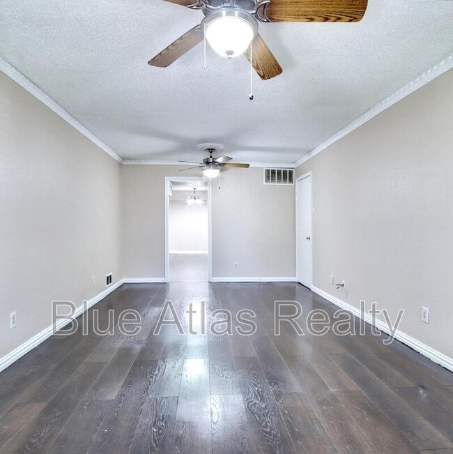 Building Photo - 9914 Brockbank Dr