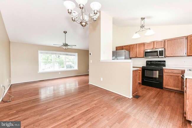 Building Photo - 10135 Forest Hill Cir