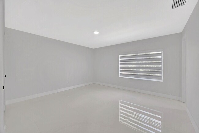 Building Photo - 14851 SW 71st St