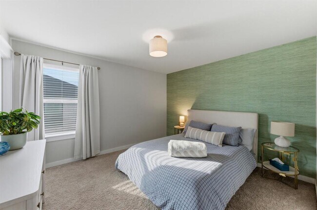 Building Photo - 159 Threshing Rd