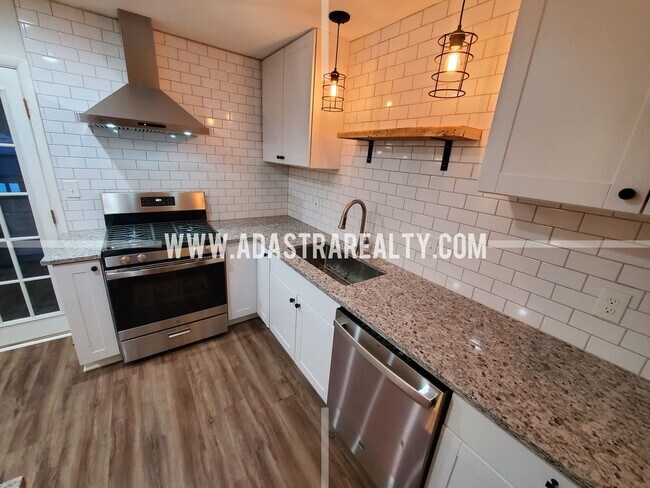 Building Photo - Beautiful Home in the Heart of Overland Pa...