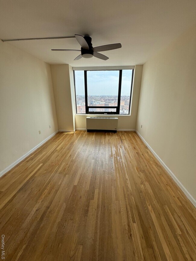 Building Photo - 116-24 Grosvenor Ln