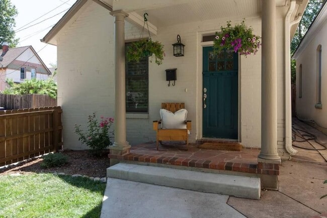 Building Photo - Beautiful 2 Bed/2.5 Bath Home in the Highl...