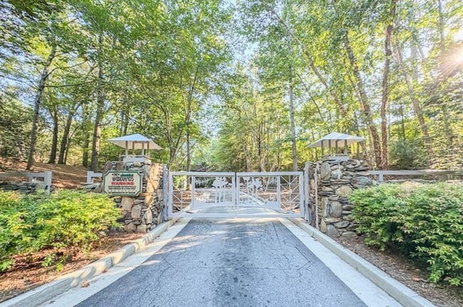 Building Photo - LEASING FOR AUGUST 10 2026! WOODLANDS OF ATHENS