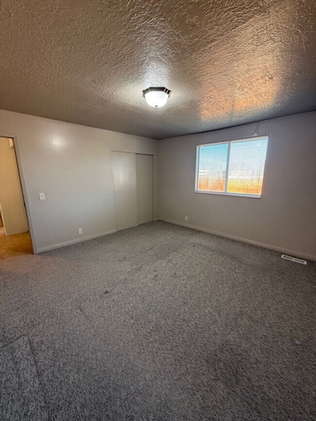 Building Photo - 537 E Acoma Rd