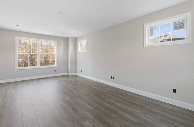 Building Photo - 422 Mattingly Dr