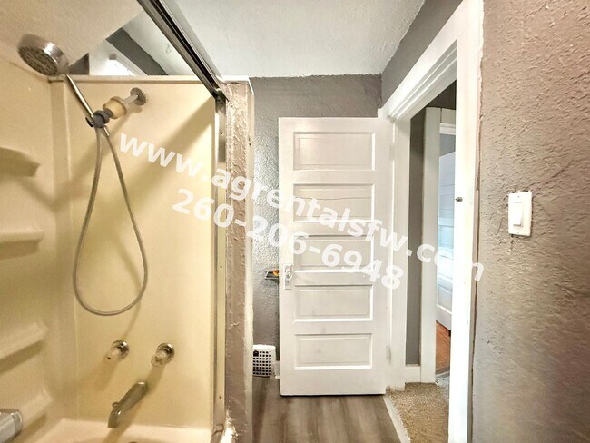 Building Photo - 3 Bedroom House