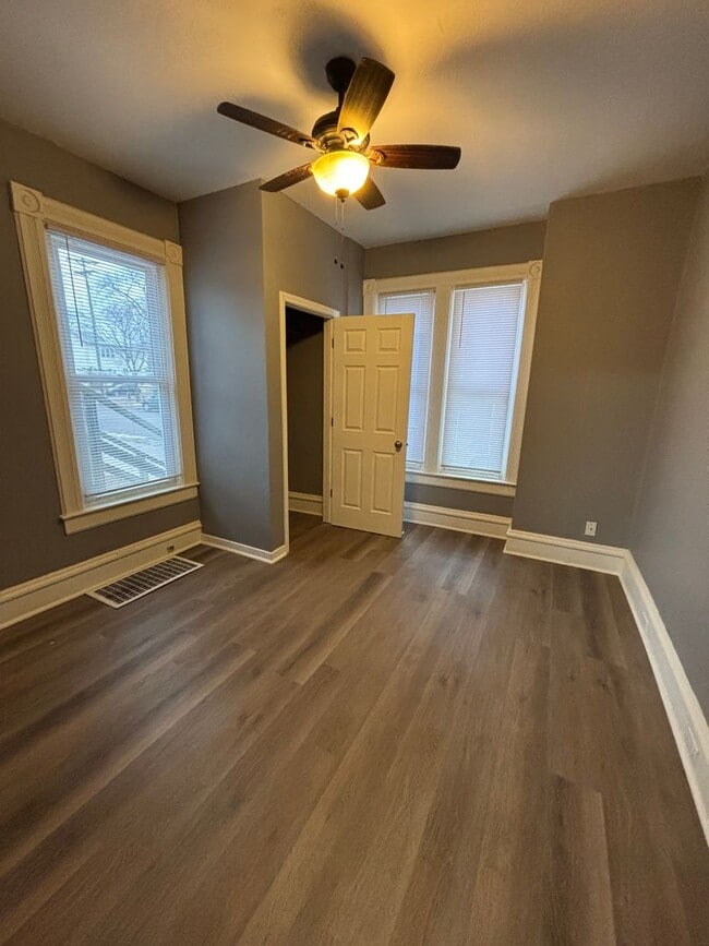 Building Photo - 810 Cameron Ave