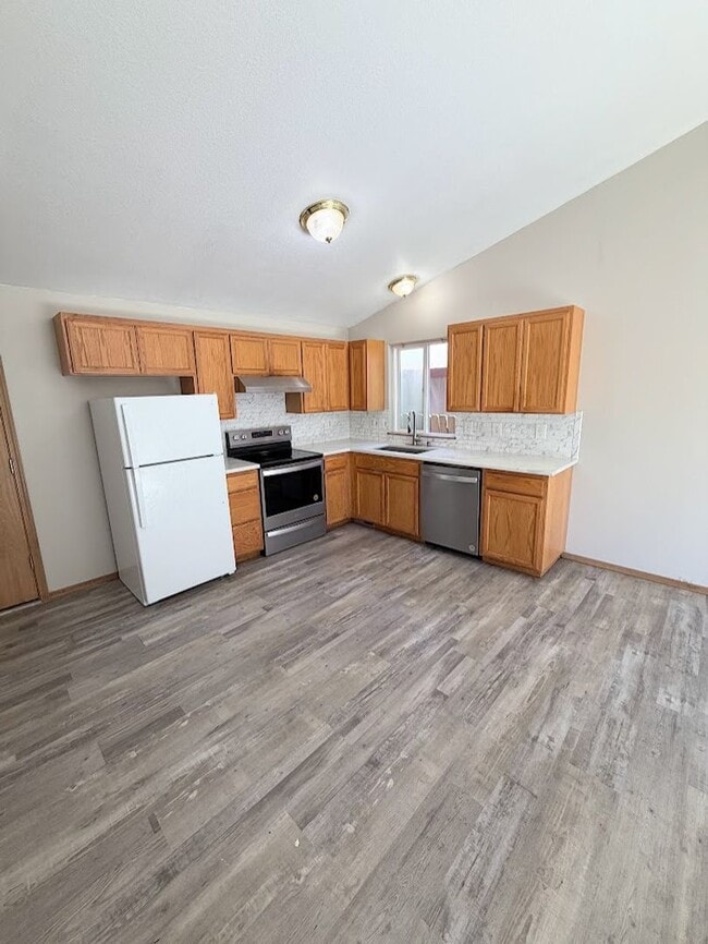 Building Photo - Spacious Keizer Home with Large Fenced Backyard