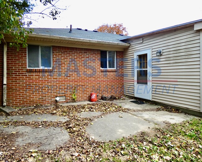 Building Photo - 2017 Garden Ln