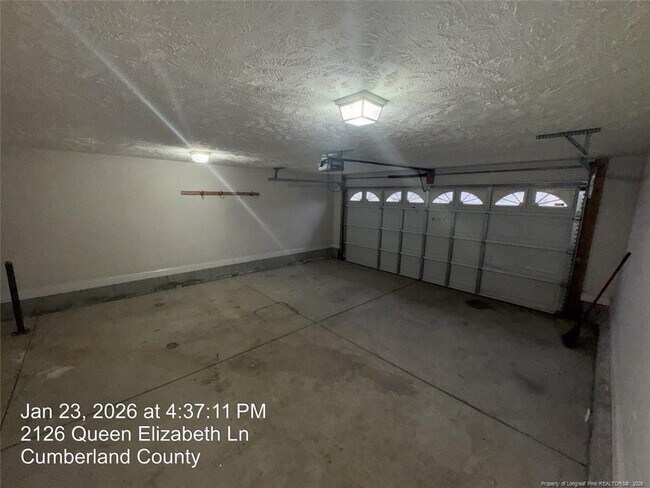 Building Photo - 2126 Queen Elizabeth Ln
