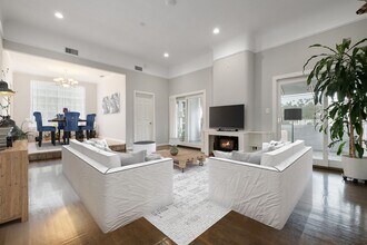 Building Photo - 2065-2067 1/2 Ivar