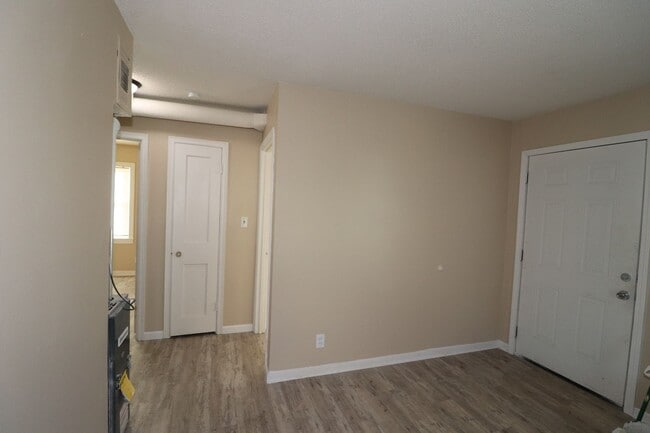 Building Photo - Spacious Home for rent!