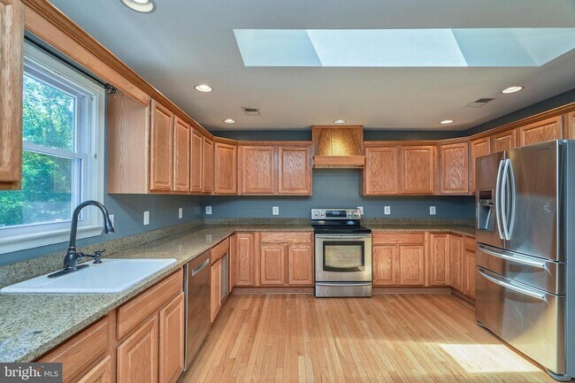 Building Photo - 20315 Youngs Cliff Rd