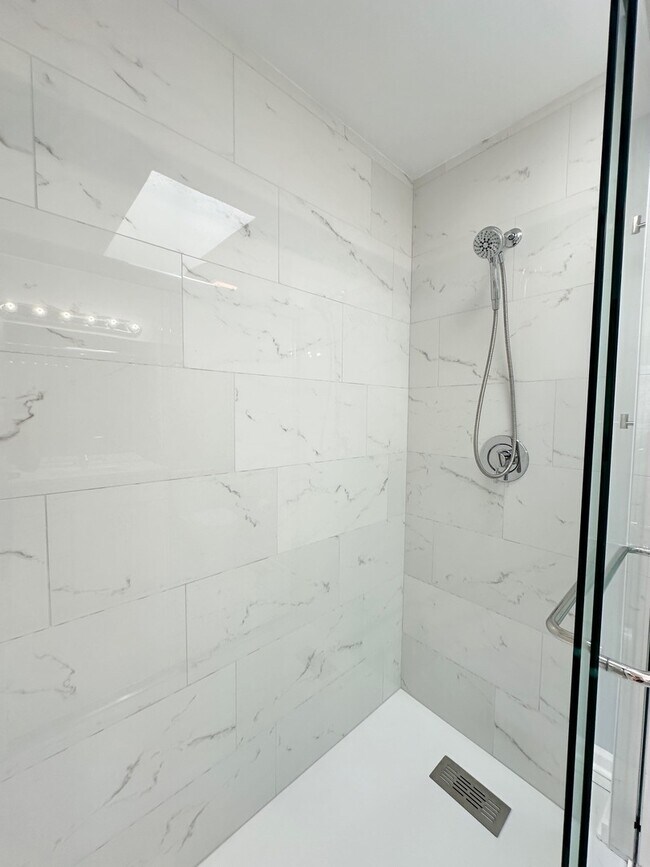 Building Photo - 224 Charlotte Pl