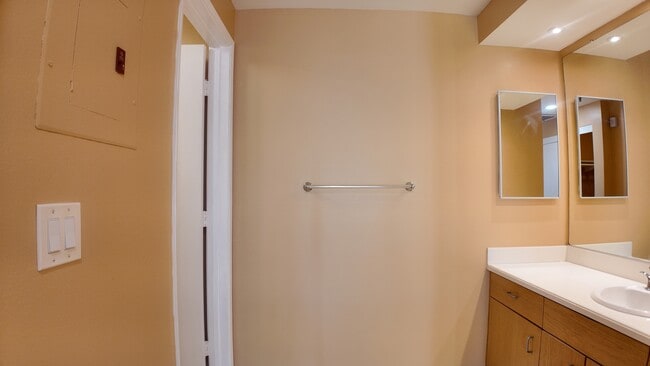 Building Photo - 655 Columbia St