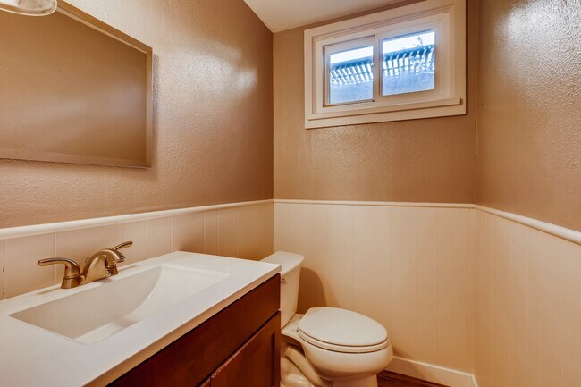 Building Photo - 6047 Independence St