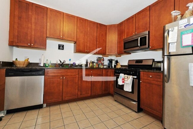 Building Photo - 4BR 2Bth unit. Great location! On T, walk to supermarket, restaurants.