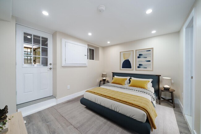 Building Photo - 171 VAN HORNE St