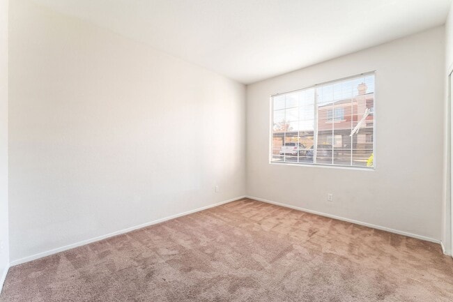 Building Photo - Spacious Updated 2-Bedroom Condo in Gated Community!