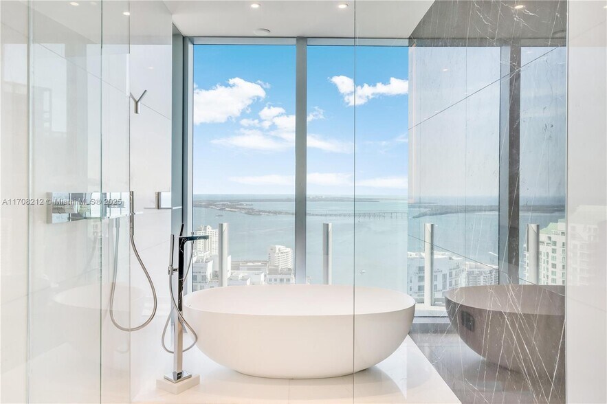 Building Photo - 300 Biscayne Boulevard Way
