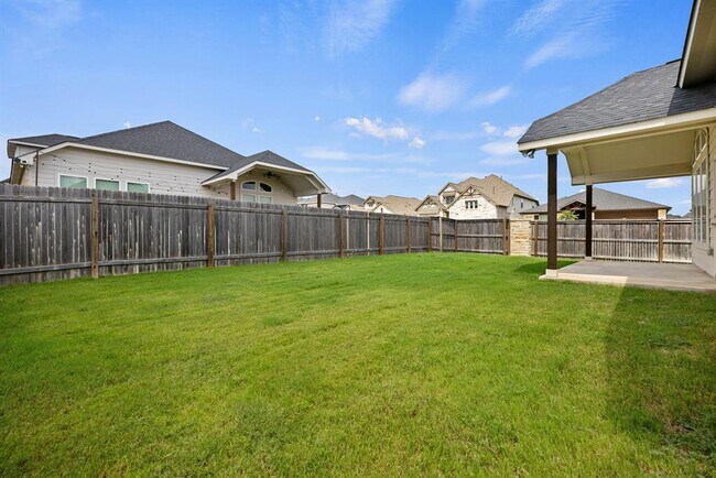 Building Photo - 133 Camella St