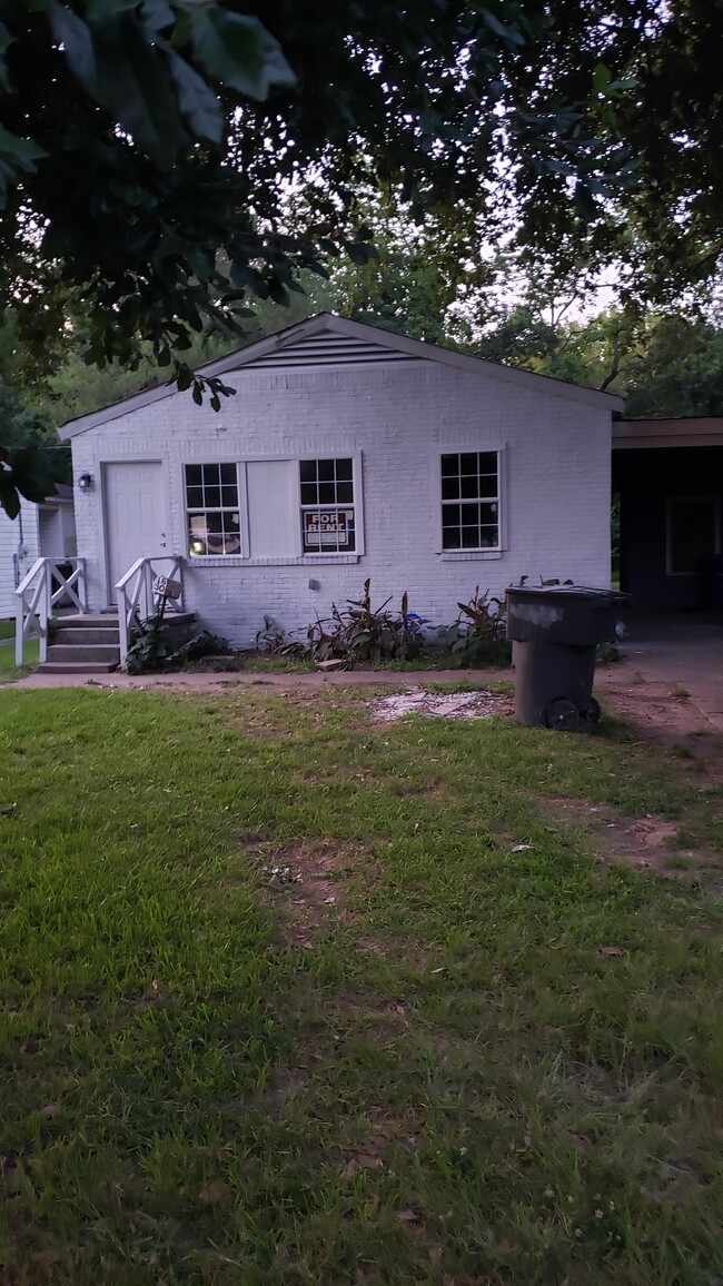 What the front yard can look like. - 1830 Earl St