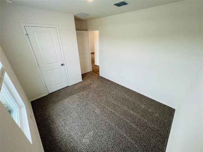 Building Photo - 306 Constanza Trl