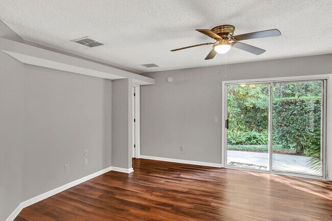 Building Photo - 3 bedroom/ 2 bathroom condo in gated Southern Bridge in ST Johns!