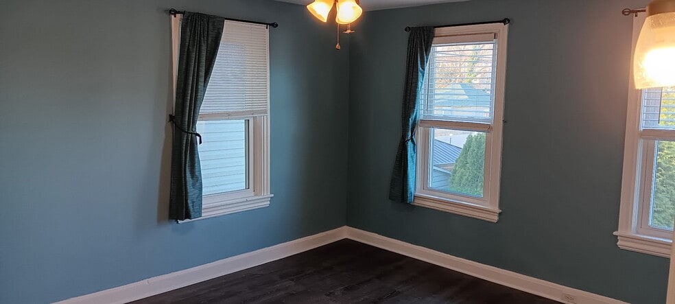 Building Photo - 434 Bridge St