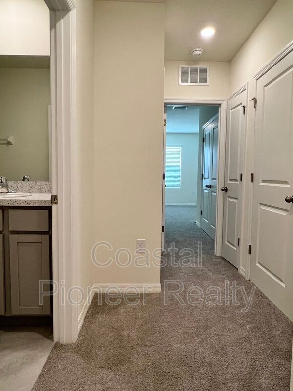 Building Photo - 5330 Dragonfly Dr