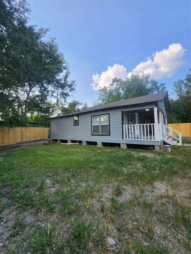 Building Photo - 6203 Hoffman St