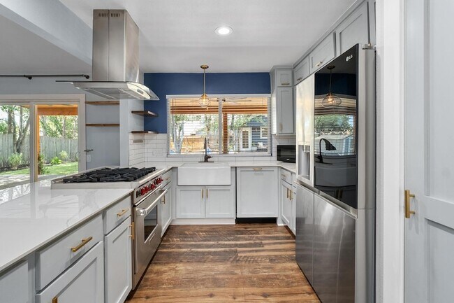Building Photo - 7404 Lunar Dr