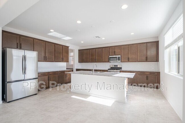 Building Photo - 11988 N 169th Ave
