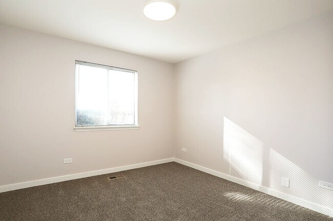 Building Photo - 675 Greenfield Ct