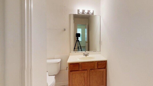 Building Photo - 895 Silverwood