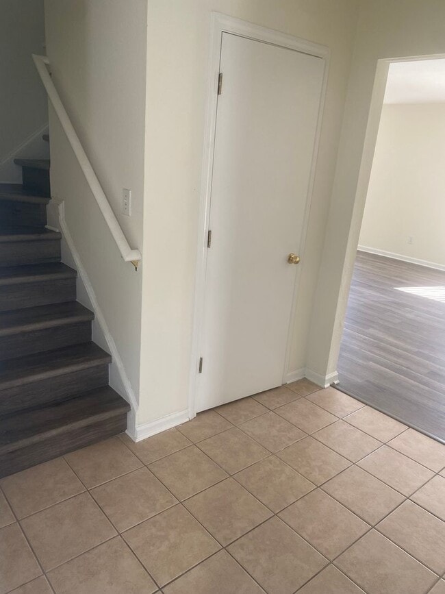 Building Photo - Lovely 3 Bed, 2.5 Bath Home in the golf community of Inverness, just off of River Oaks Drive - co...