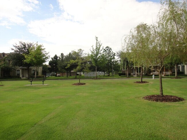 Building Photo - 3/2 with loft Windermere Town home in Summerport! 2 car garage! June 10, 2026!