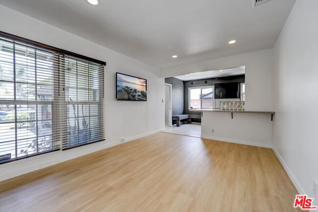 Building Photo - 6044 Varna Ave