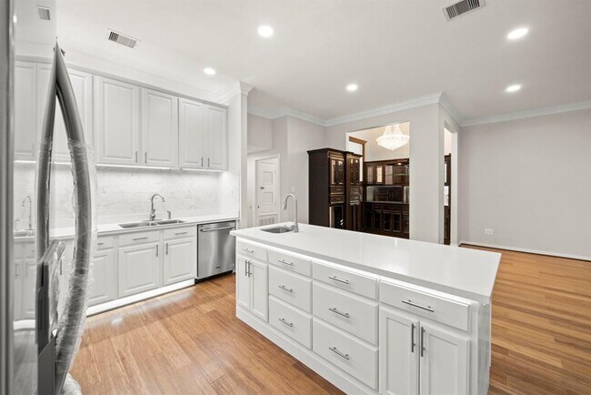 Building Photo - 4023 Breakwood Dr