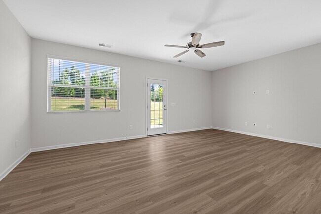Building Photo - Beautiful 3 bed, 2.5 bath townhome in The ...