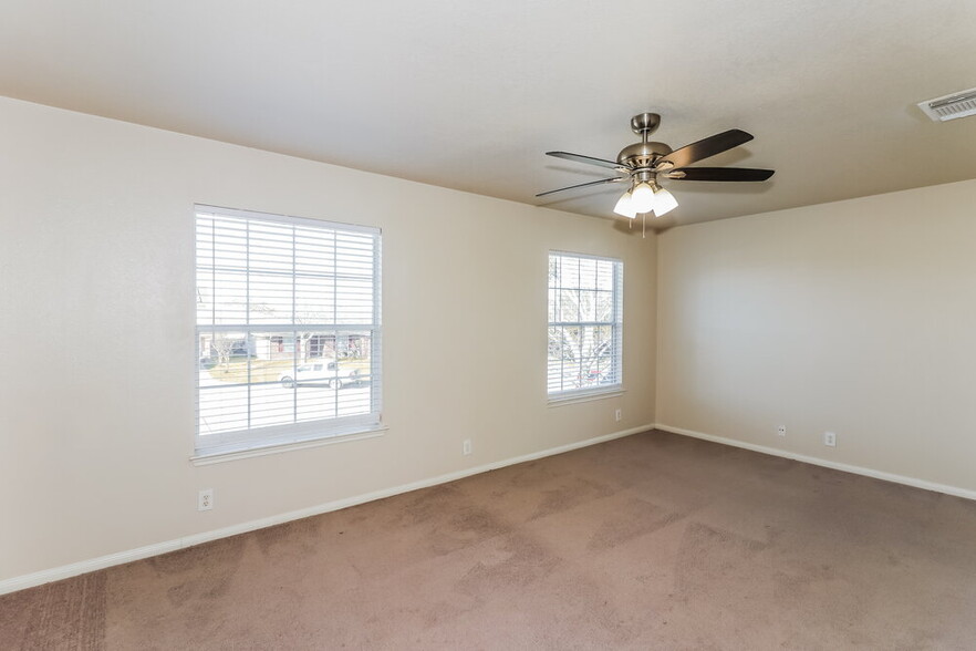 Building Photo - 7931 Brook Trail Cir