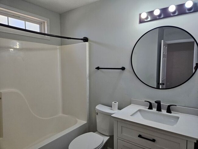 Building Photo - The Oaks at Lake Carolina