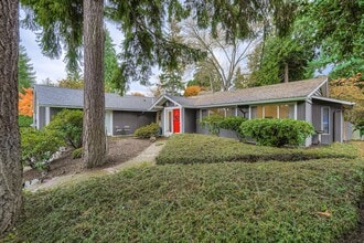 Building Photo - Medina Home