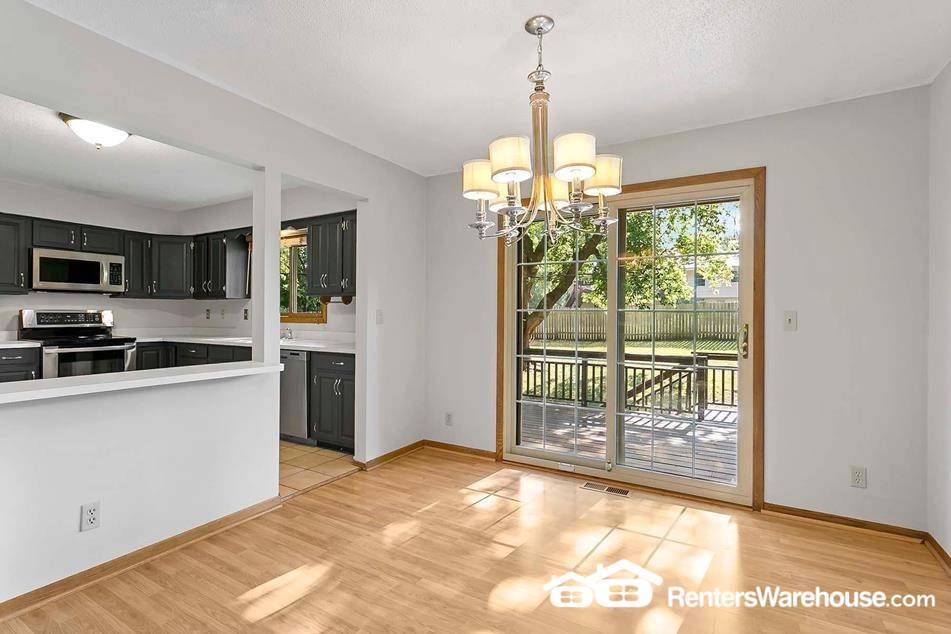 Building Photo - 3004 Pine Ridge Dr