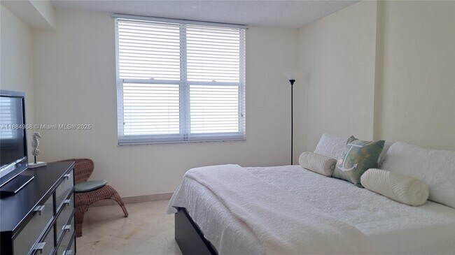 Building Photo - 2501 S Ocean Dr