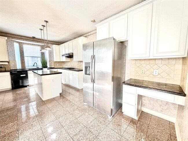 Building Photo - 1916 Lakewinds Dr