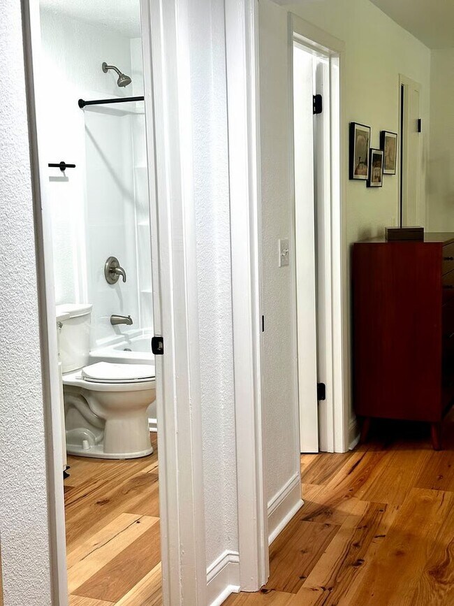 Building Photo - Furnished/Updated 1 Bed/1 Bath Condo- Close to Sullivan's Island