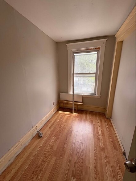 Building Photo - 207 Dunseith St