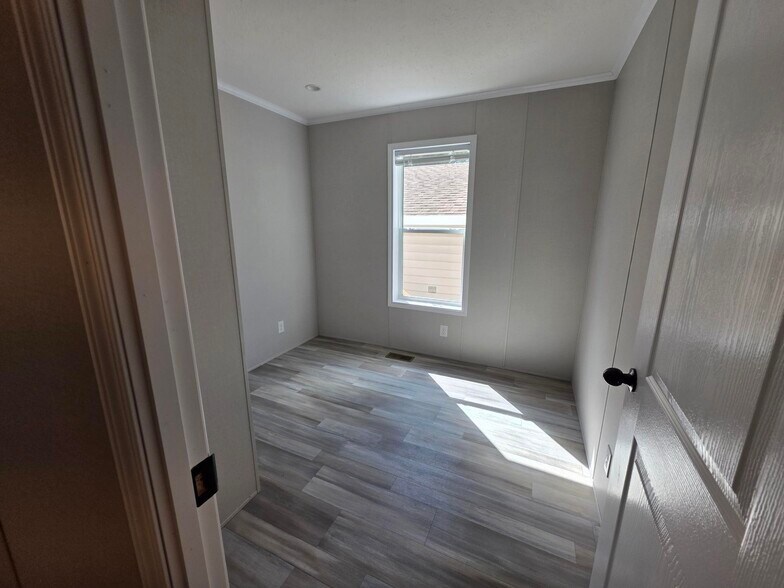 Building Photo - 92 Thomas Ln